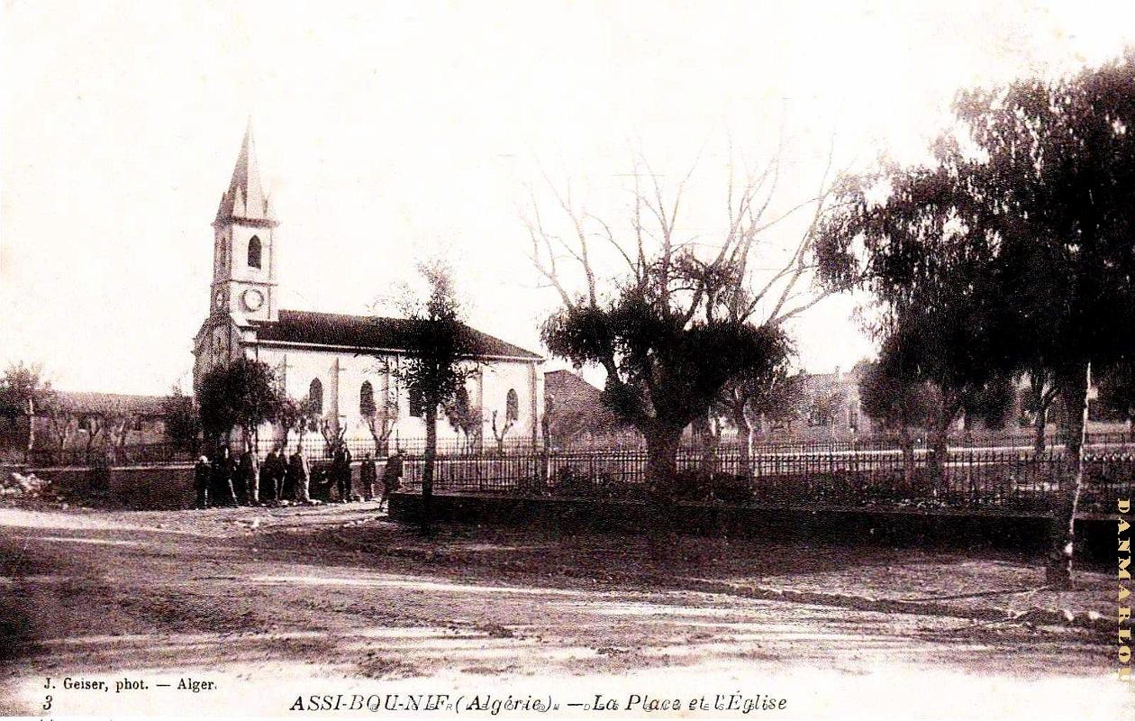 Assi-Bou-Nif - Place et eglise.jpg